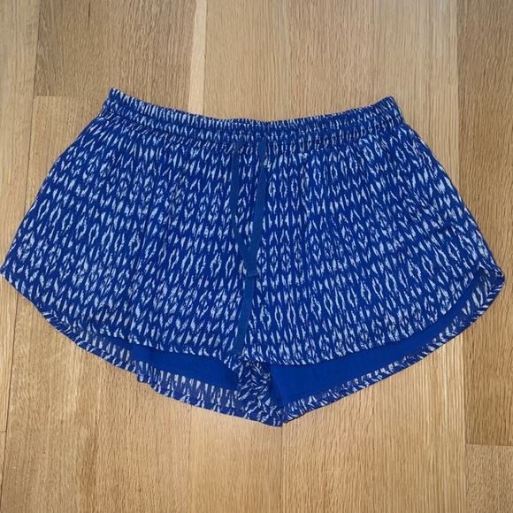 SOFT JOIE- beautiful blue with white detailing - size medium - Picture 1 of 3